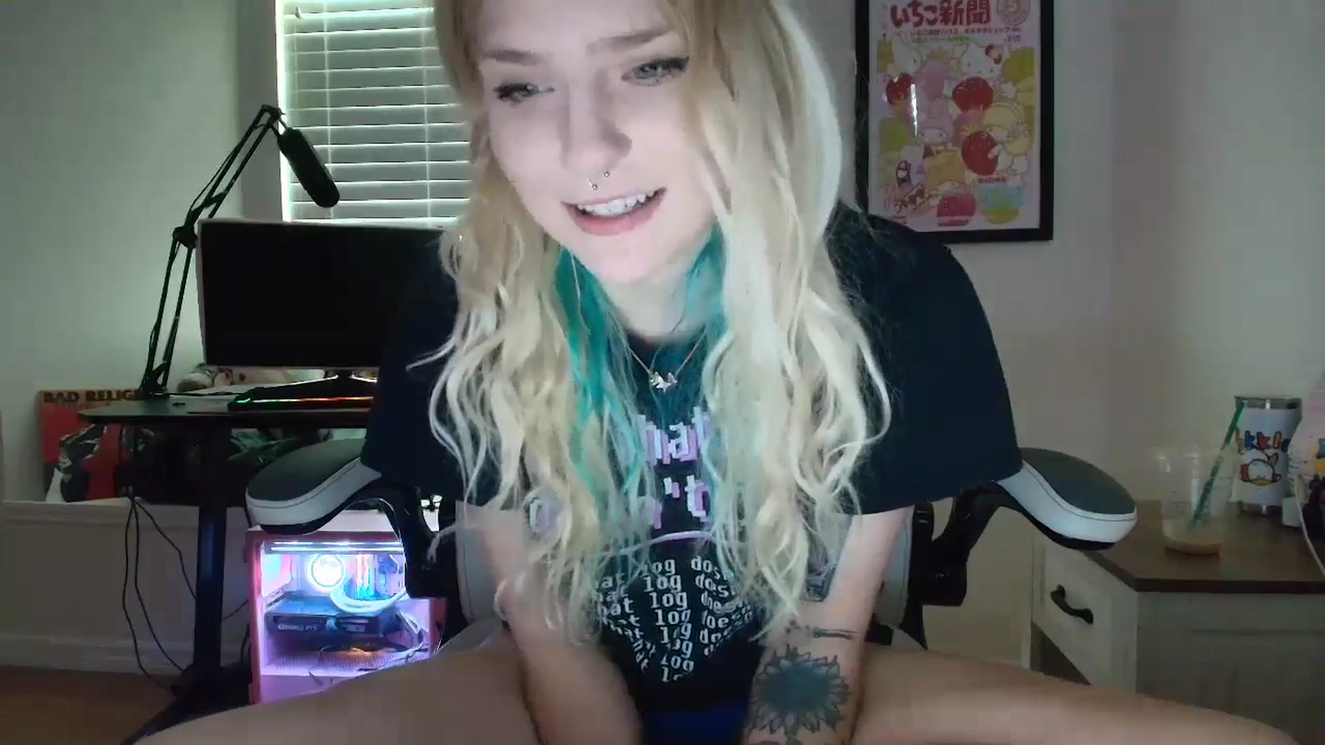 Gallery image thumbnail from DuckChan0's myfreecams stream on, 06/09/2025, 15:44 image 2 of 20