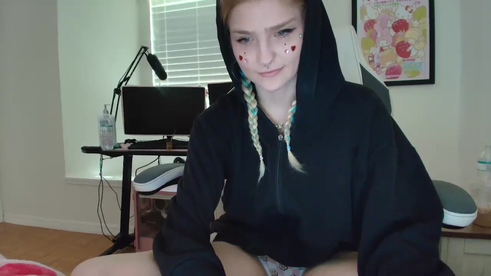 Gallery image thumbnail from DuckChan0's myfreecams stream on, 06/10/2025, 14:51 image 2 of 20