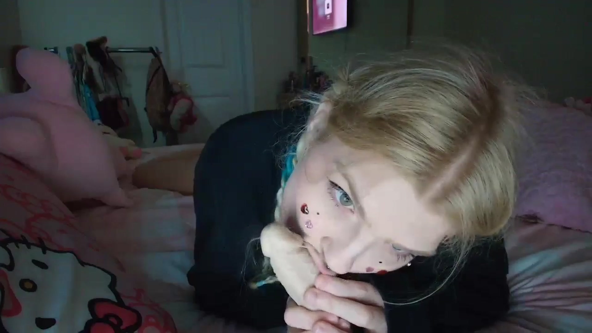 Gallery image thumbnail from DuckChan0's myfreecams stream on, 06/10/2025, 14:51 image 5 of 20
