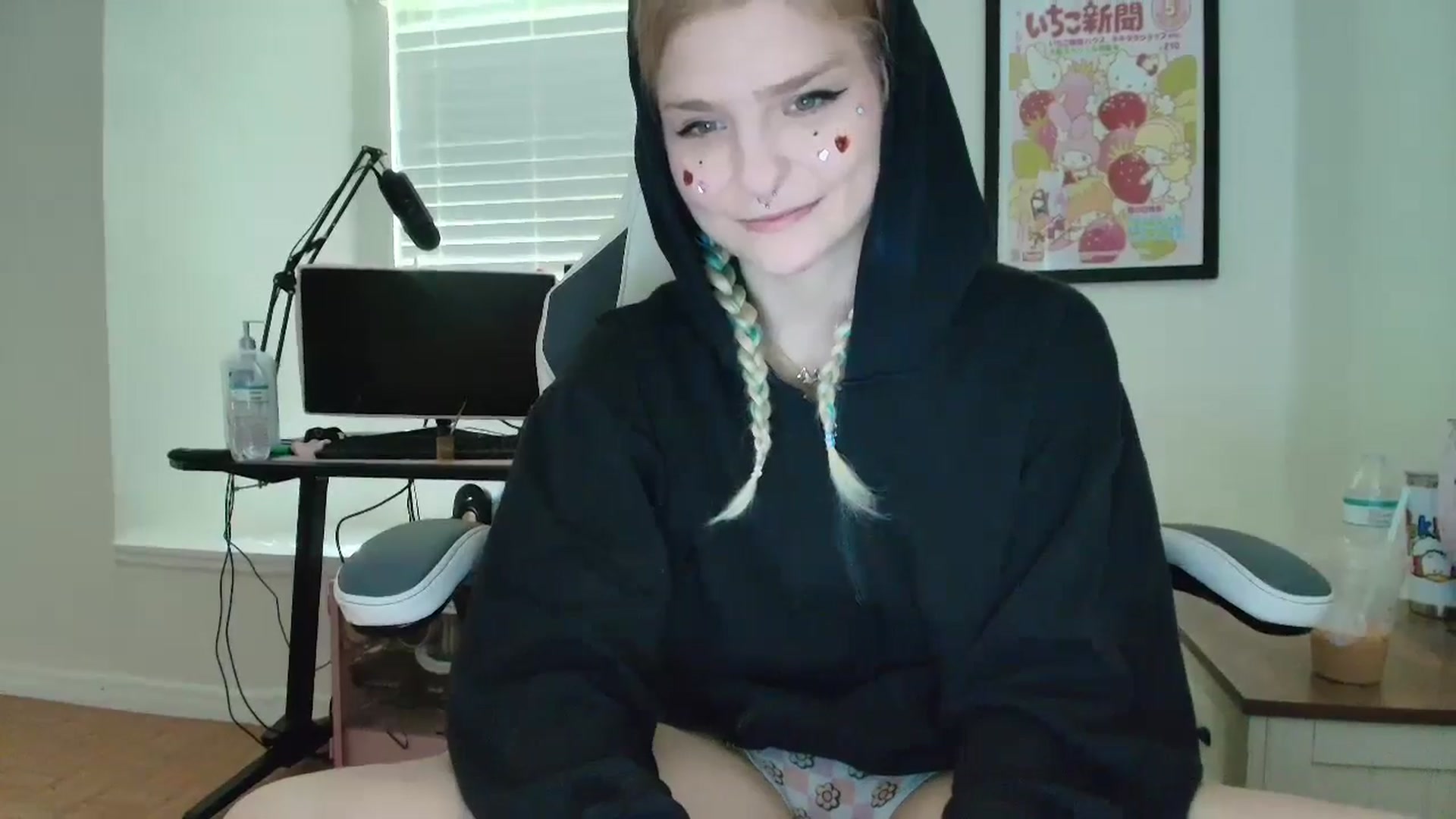 Gallery image thumbnail from DuckChan0's myfreecams stream on, 06/10/2025, 14:51 image 3 of 20