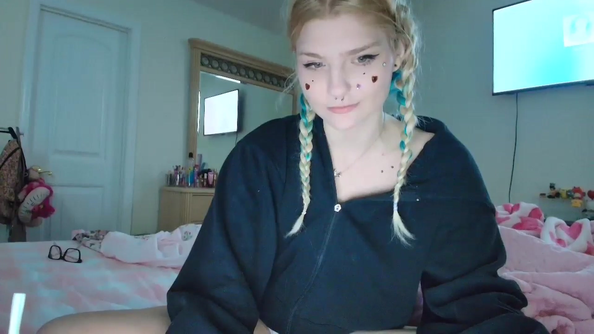 Gallery image thumbnail from DuckChan0's myfreecams stream on, 06/10/2025, 14:51 image 10 of 20