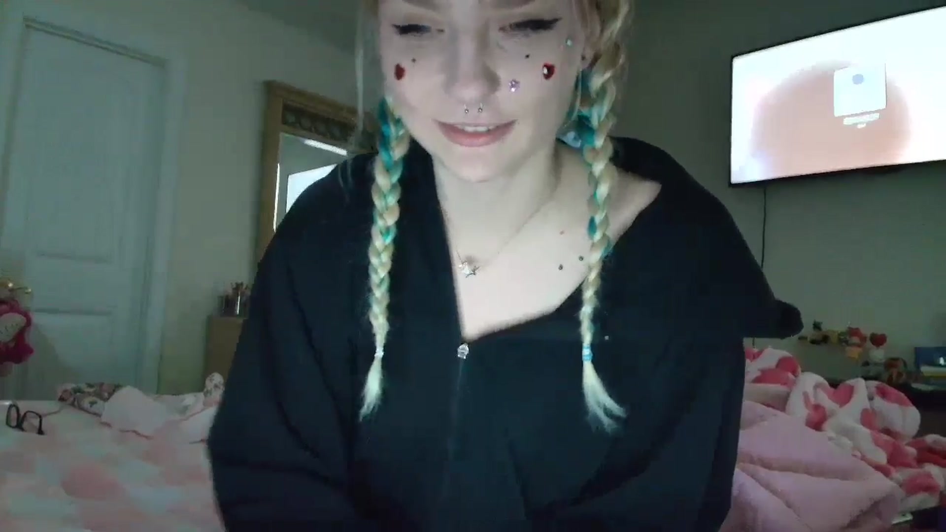 Gallery image thumbnail from DuckChan0's myfreecams stream on, 06/10/2025, 14:51 image 13 of 20