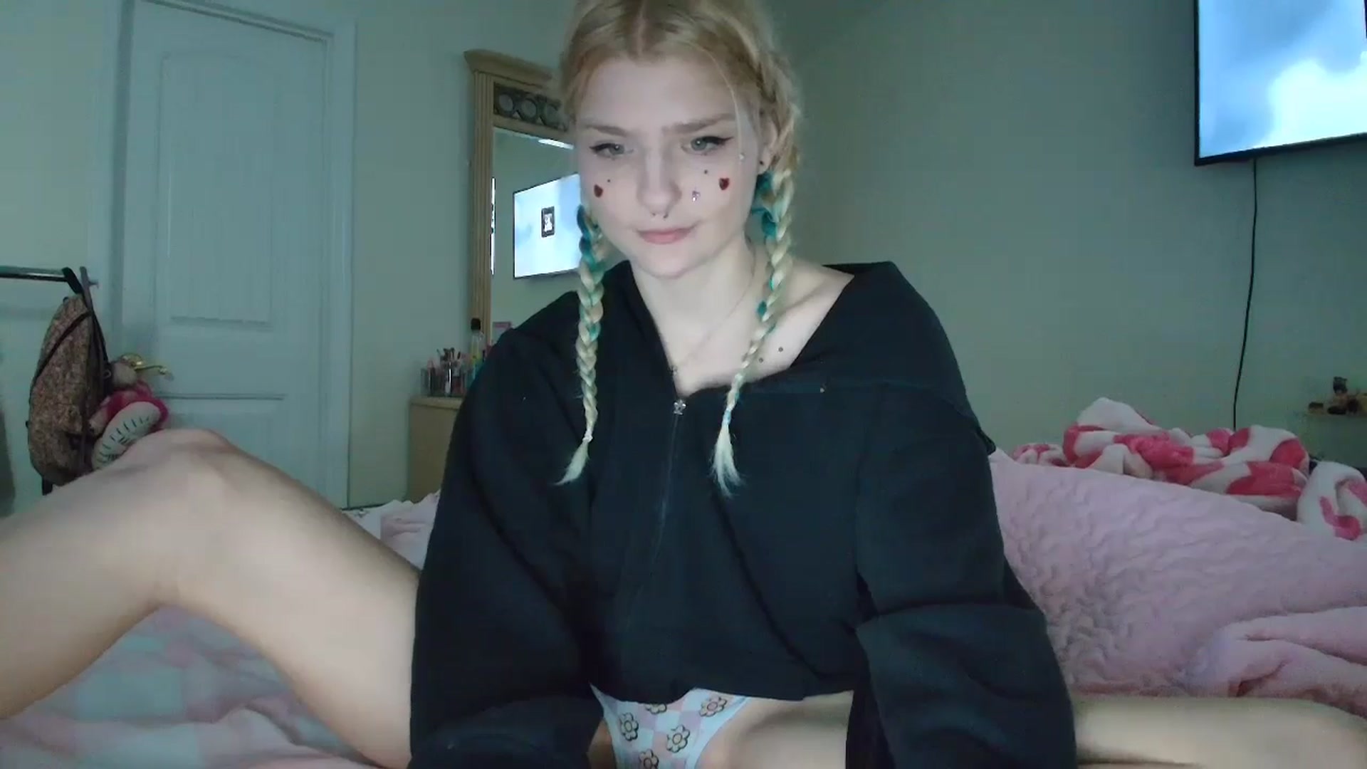 Gallery image thumbnail from DuckChan0's myfreecams stream on, 06/10/2025, 14:51 image 11 of 20