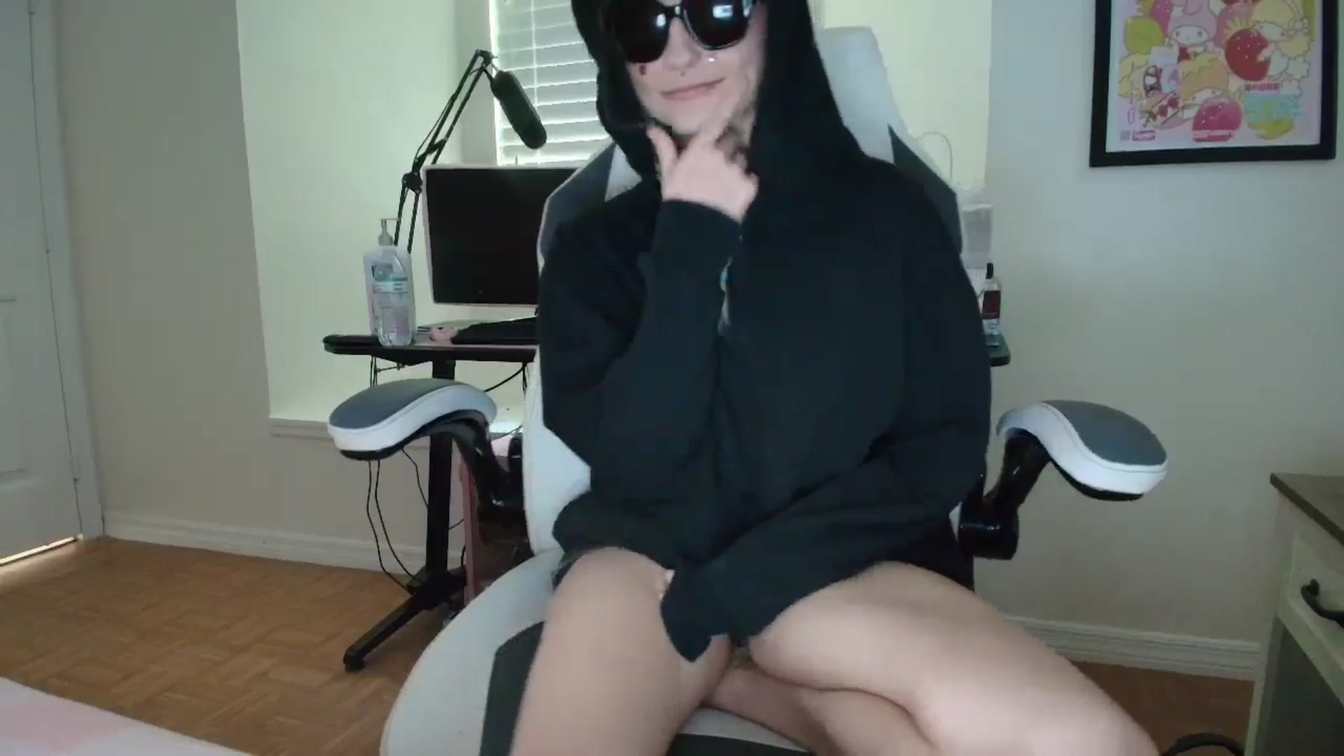 Gallery image thumbnail from DuckChan0's myfreecams stream on, 06/10/2025, 15:12 image 18 of 20