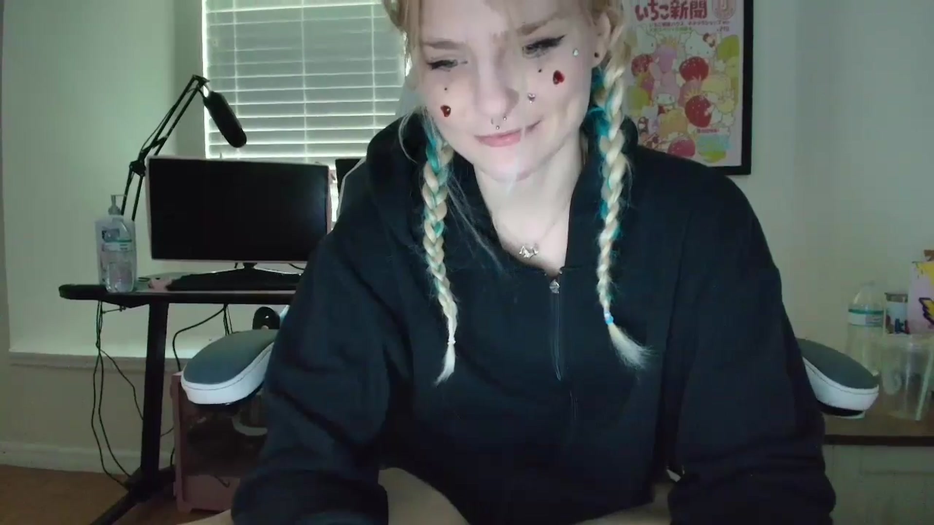 Gallery image thumbnail from DuckChan0's myfreecams stream on, 06/10/2025, 15:12 image 11 of 20