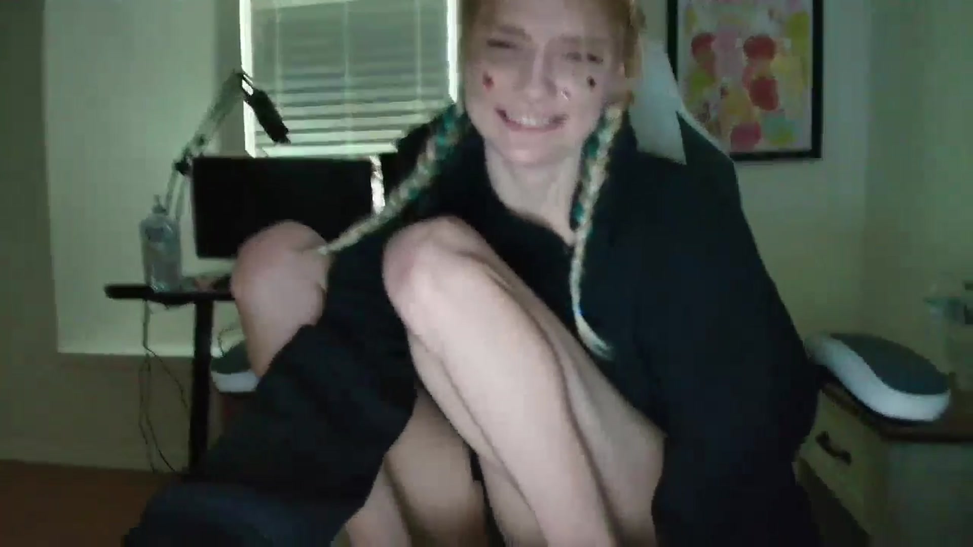 Gallery image thumbnail from DuckChan0's myfreecams stream on, 06/10/2025, 15:12 image 6 of 20