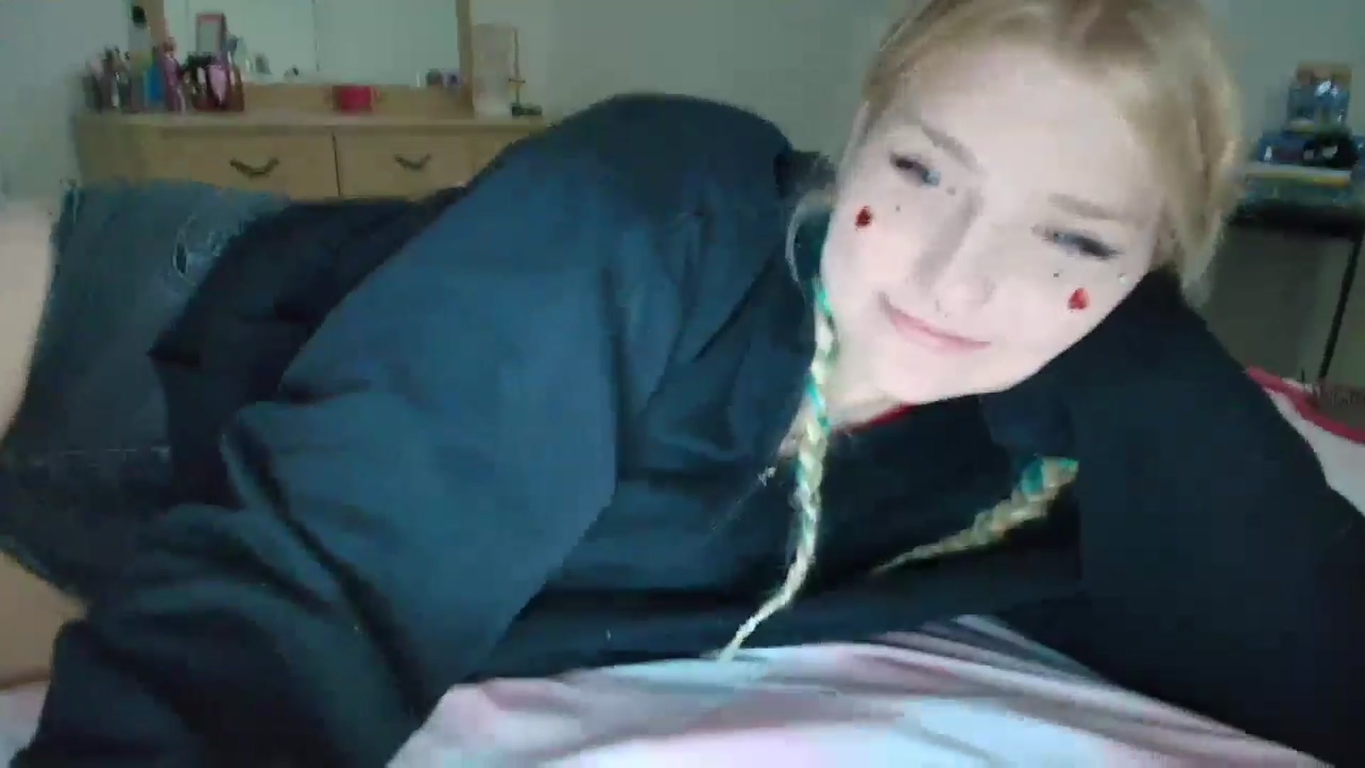 Gallery image thumbnail from DuckChan0's myfreecams stream on, 06/10/2025, 16:23 image 18 of 20