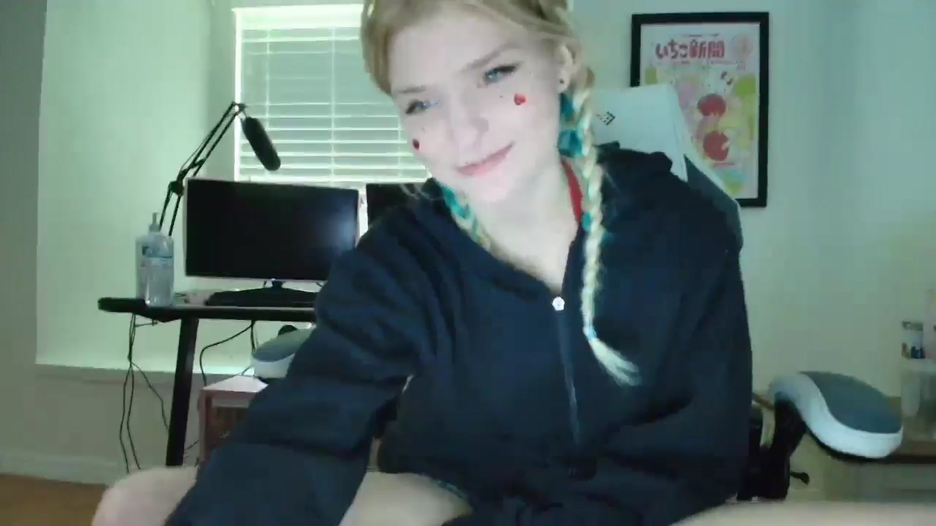 Gallery image thumbnail from DuckChan0's myfreecams stream on, 06/10/2025, 16:23 image 3 of 20