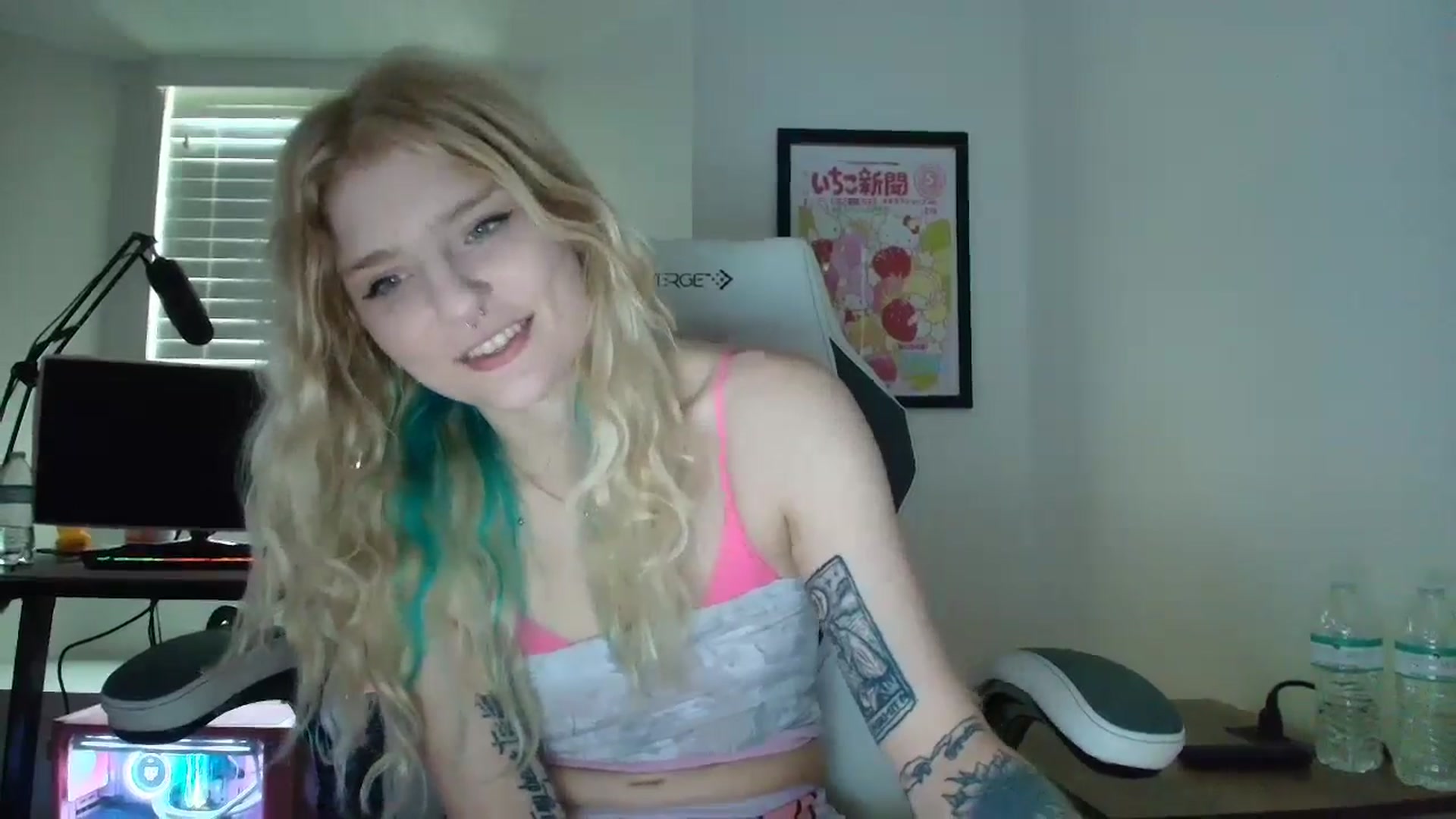 Gallery image thumbnail from DuckChan0's myfreecams stream on, 06/11/2025, 13:54 image 18 of 20