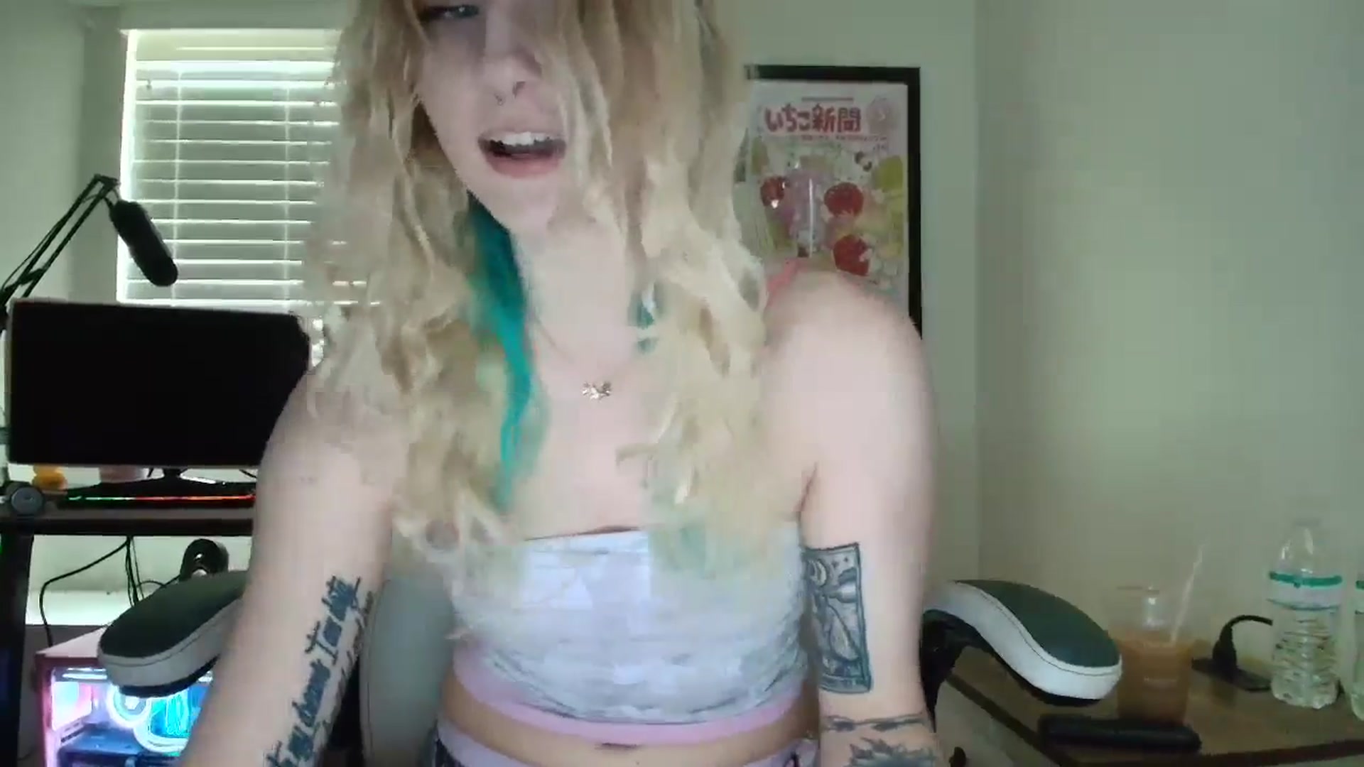 Gallery image thumbnail from DuckChan0's myfreecams stream on, 06/11/2025, 13:54 image 8 of 20