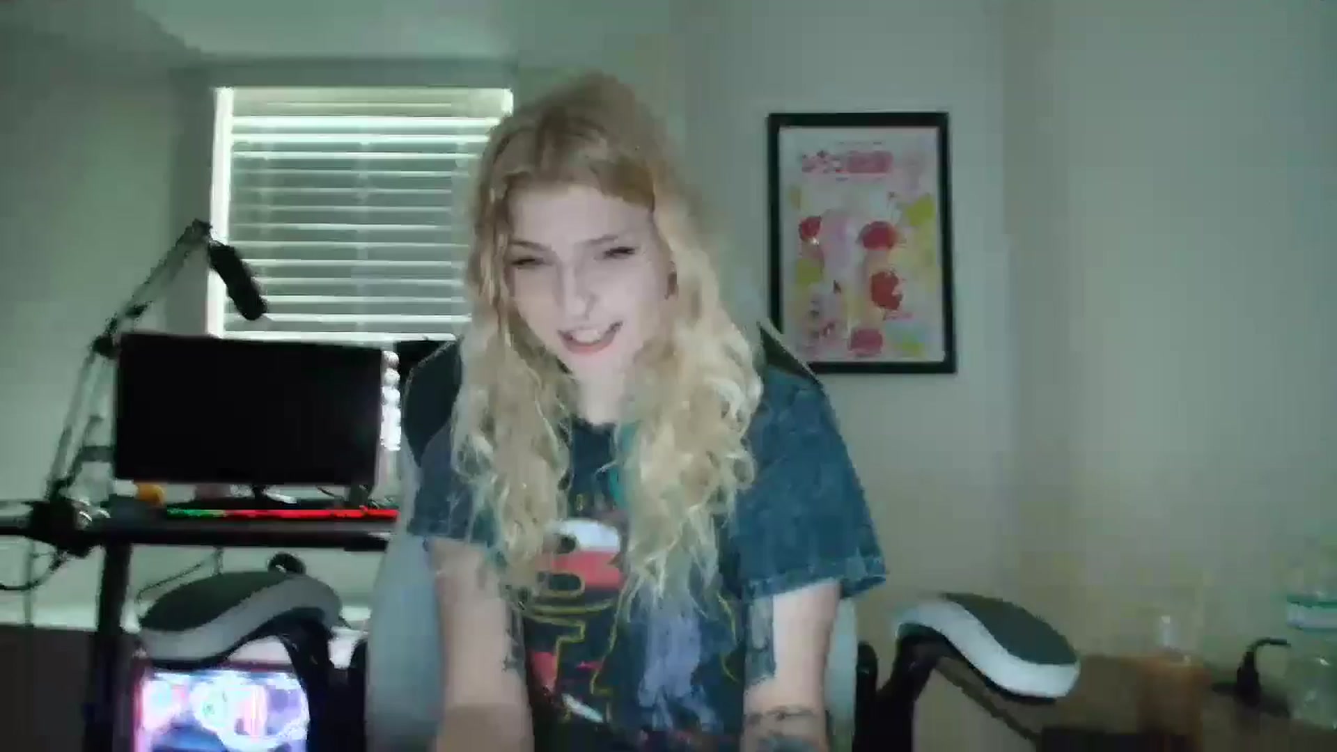 Gallery image thumbnail from DuckChan0's myfreecams stream on, 06/11/2025, 13:54 image 6 of 20