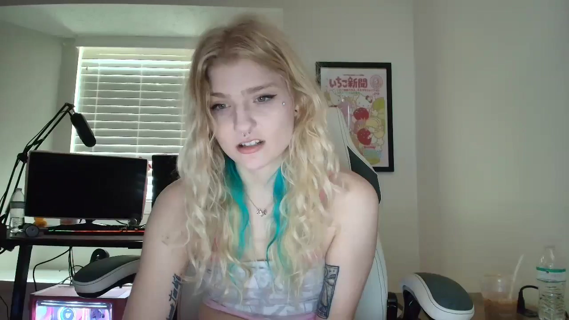 Gallery image thumbnail from DuckChan0's myfreecams stream on, 06/11/2025, 13:54 image 9 of 20