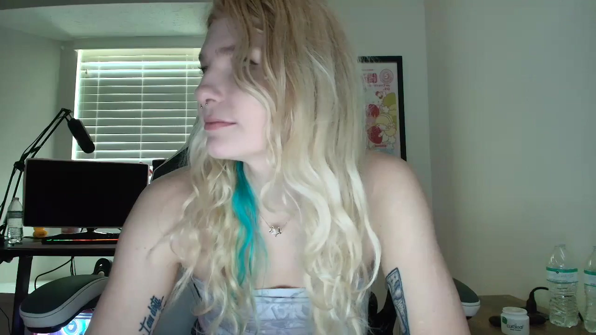 Gallery image thumbnail from DuckChan0's myfreecams stream on, 06/11/2025, 15:50 image 10 of 20