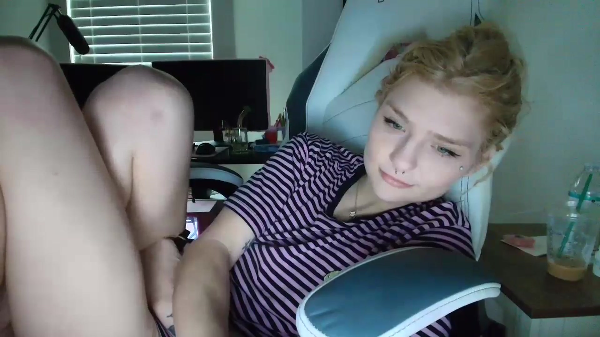 Gallery image thumbnail from DuckChan0's myfreecams stream on, 06/12/2025, 14:14 image 15 of 20