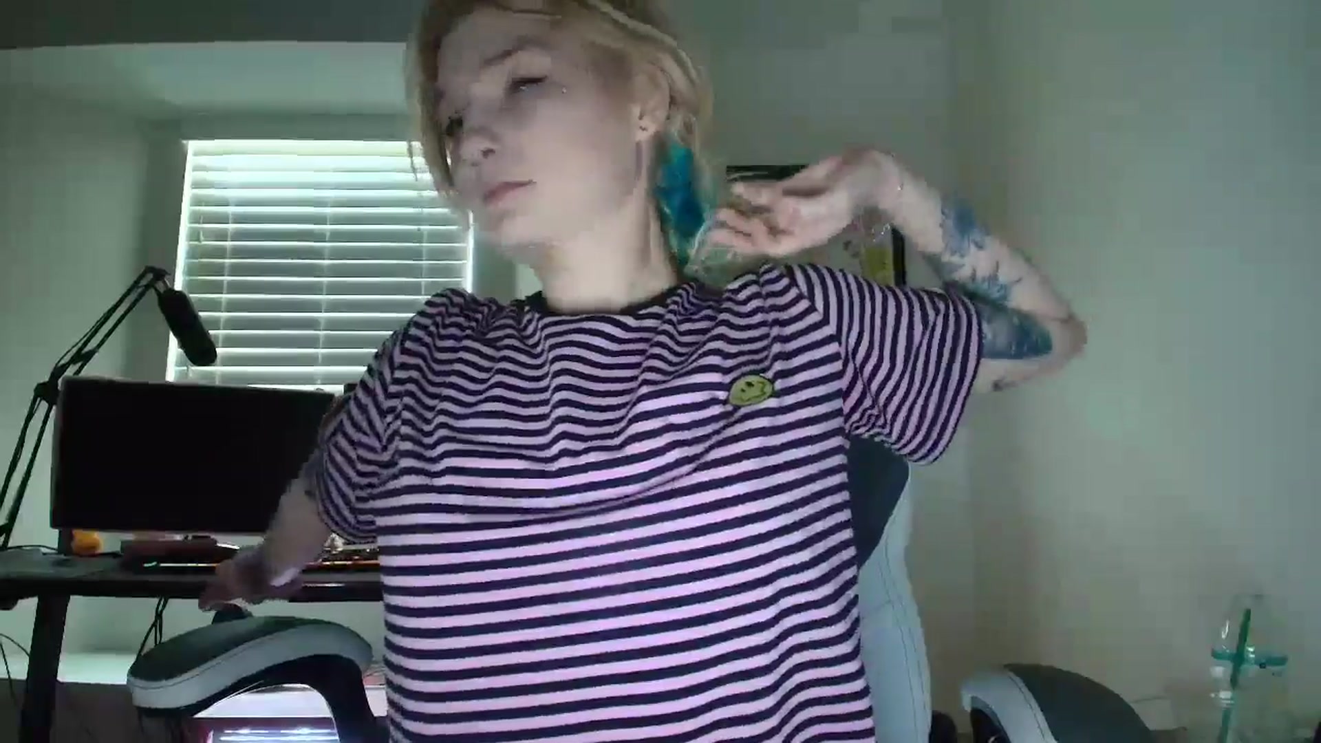 Gallery image thumbnail from DuckChan0's myfreecams stream on, 06/12/2025, 14:14 image 17 of 20