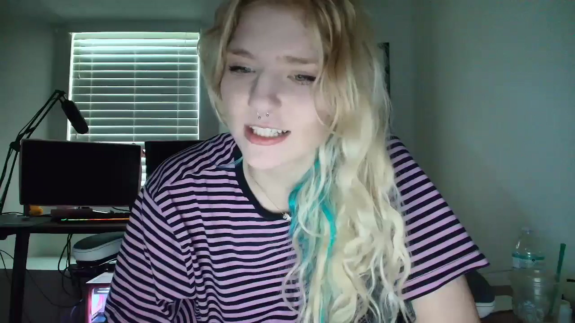 Gallery image thumbnail from DuckChan0's myfreecams stream on, 06/12/2025, 14:14 image 9 of 20