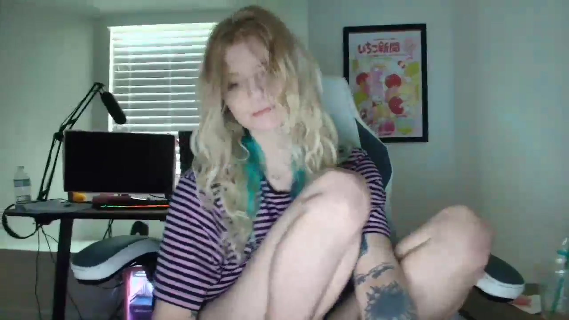 Gallery image thumbnail from DuckChan0's myfreecams stream on, 06/12/2025, 14:14 image 16 of 20