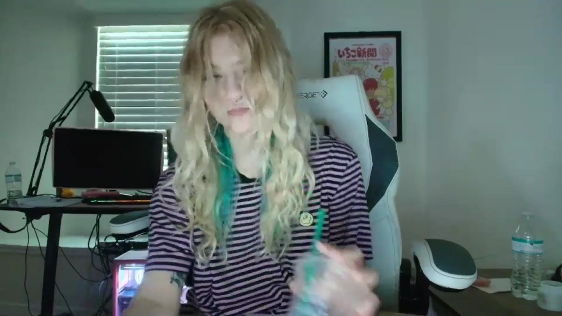 Gallery image thumbnail from DuckChan0's myfreecams stream on, 06/12/2025, 14:14 image 11 of 20