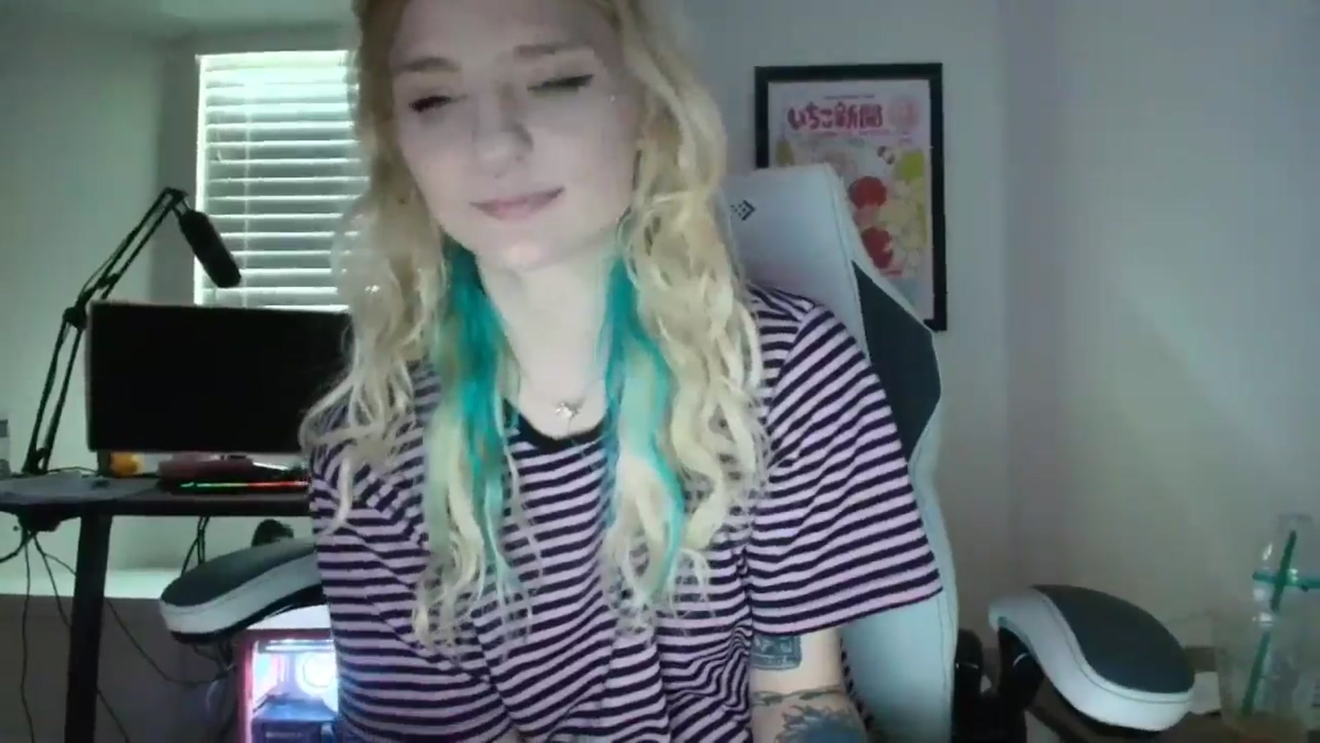Gallery image thumbnail from DuckChan0's myfreecams stream on, 06/12/2025, 14:14 image 18 of 20