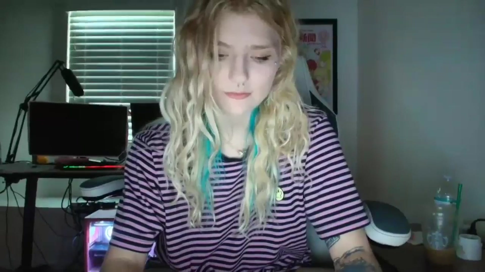 Gallery image thumbnail from DuckChan0's myfreecams stream on, 06/12/2025, 14:14 image 10 of 20