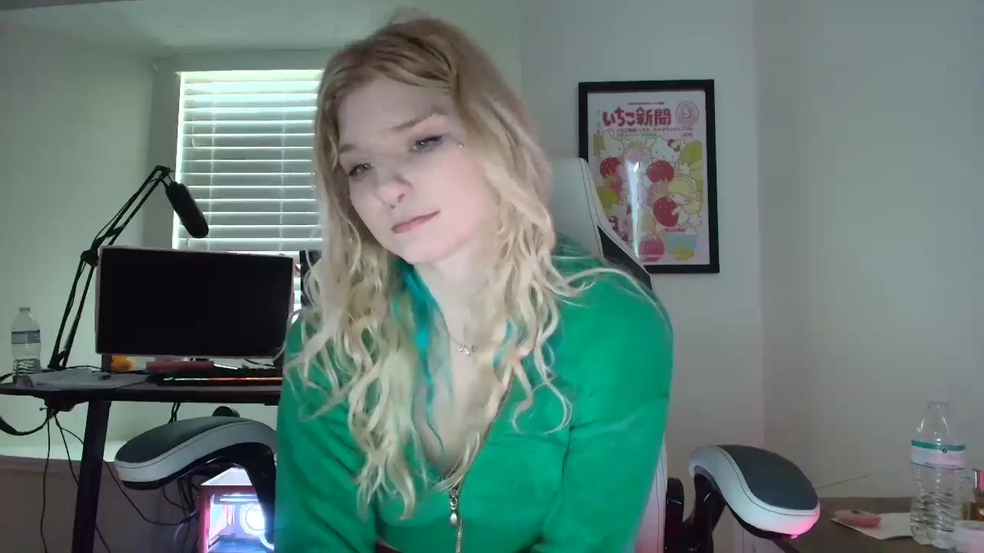 Gallery image thumbnail from DuckChan0's myfreecams stream on, 06/12/2025, 14:54 image 12 of 20