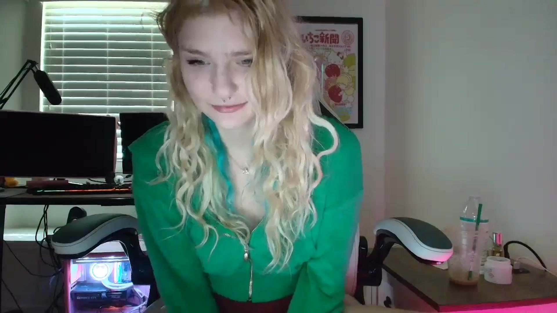 Gallery image thumbnail from DuckChan0's myfreecams stream on, 06/12/2025, 14:54 image 4 of 20