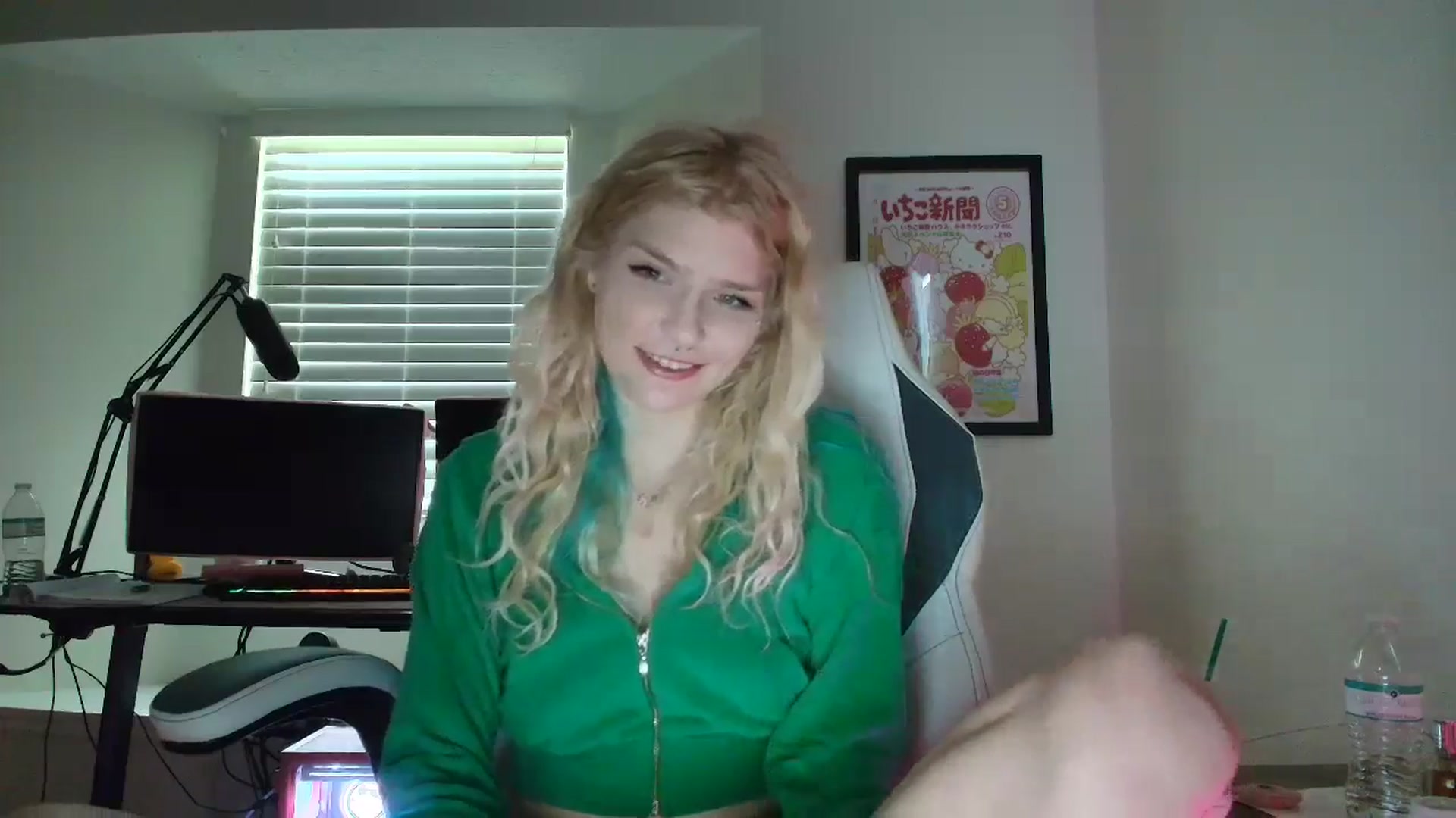 Gallery image thumbnail from DuckChan0's myfreecams stream on, 06/12/2025, 14:54 image 10 of 20