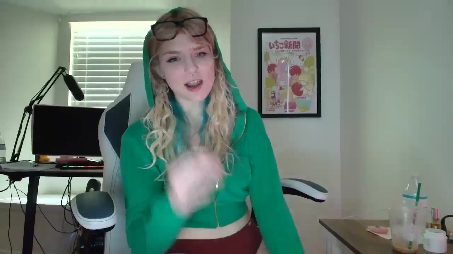Gallery image thumbnail from DuckChan0's myfreecams stream on, 06/12/2025, 14:54 image 2 of 20