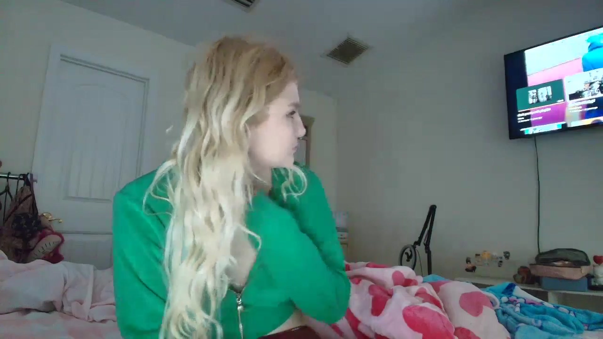Gallery image thumbnail from DuckChan0's myfreecams stream on, 06/12/2025, 15:43 image 15 of 20