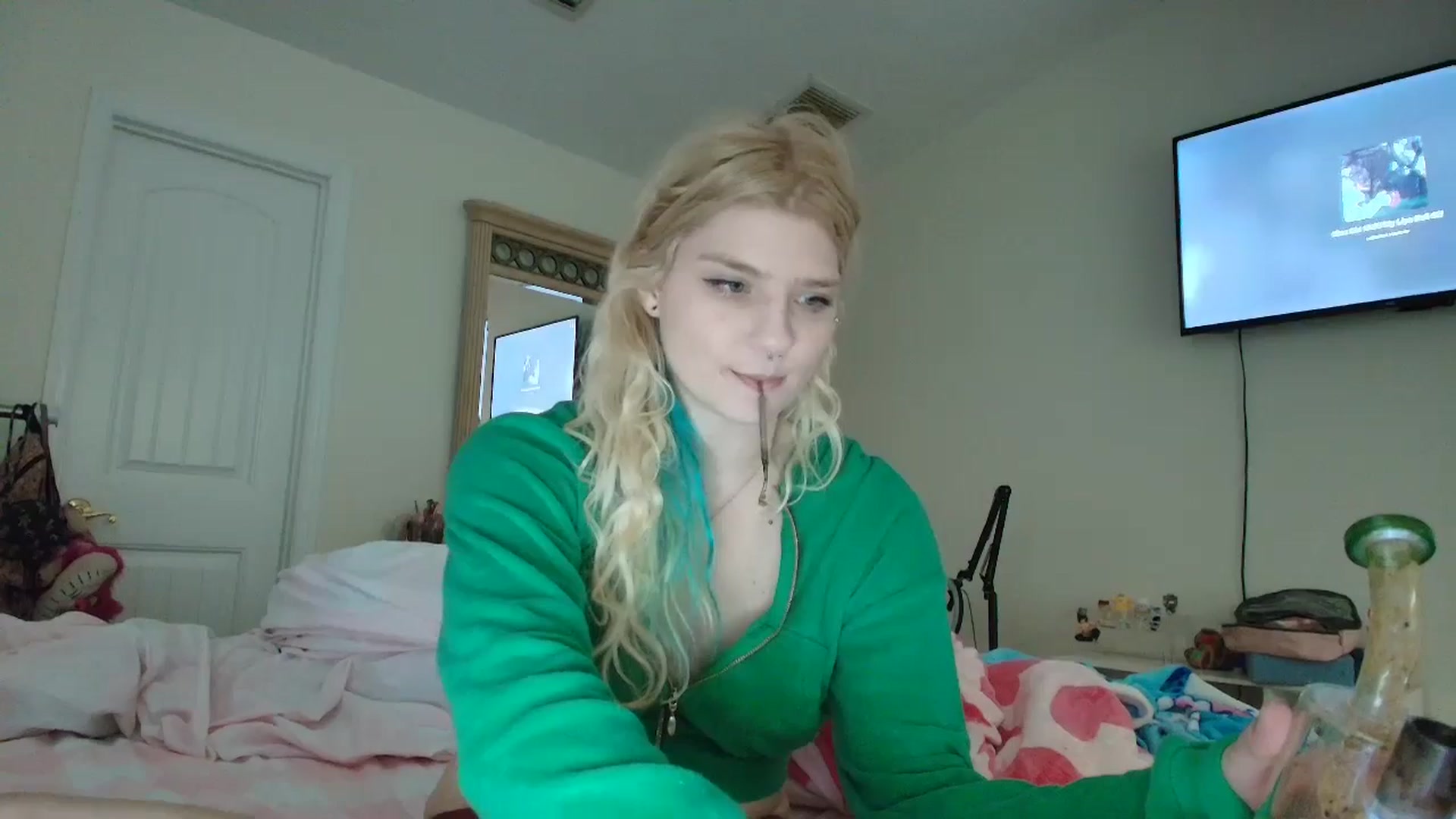 Gallery image thumbnail from DuckChan0's myfreecams stream on, 06/12/2025, 15:43 image 14 of 20