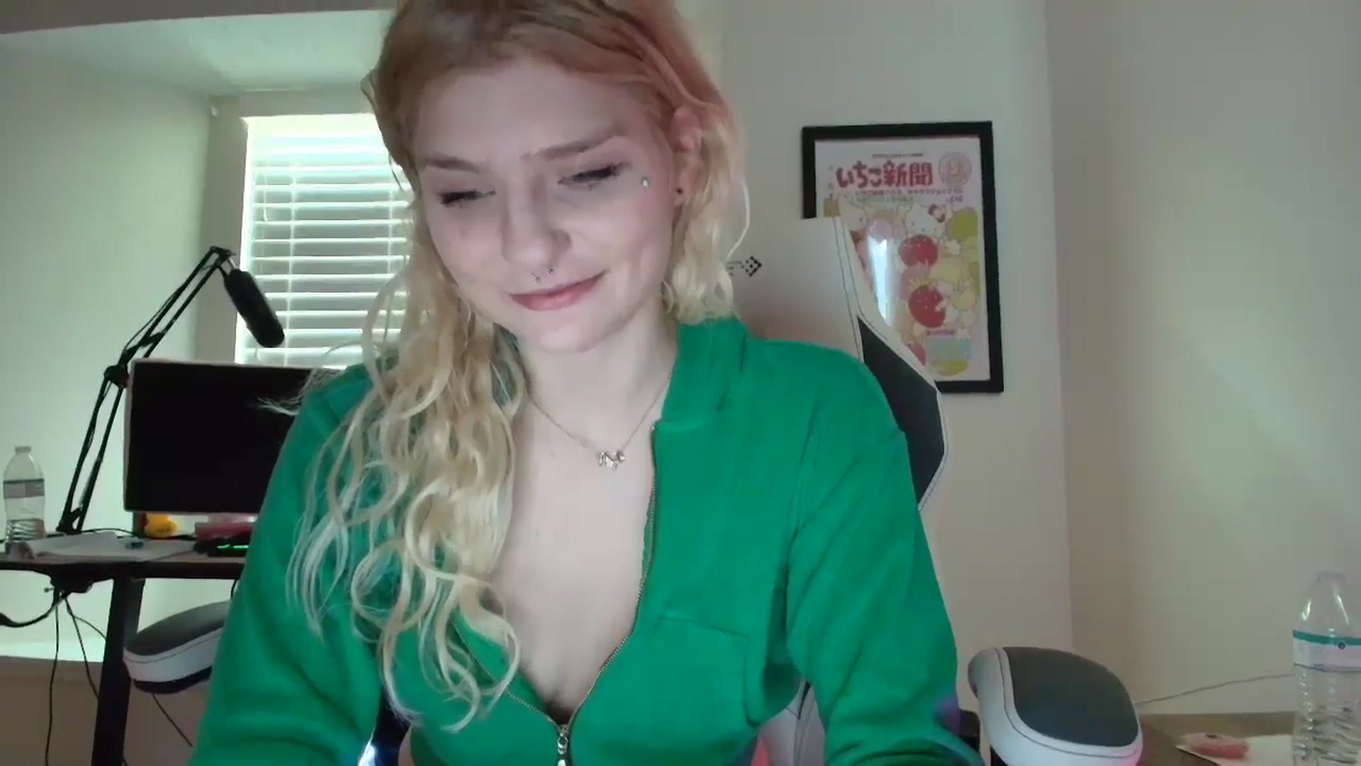 Gallery image thumbnail from DuckChan0's myfreecams stream on, 06/12/2025, 15:43 image 3 of 20
