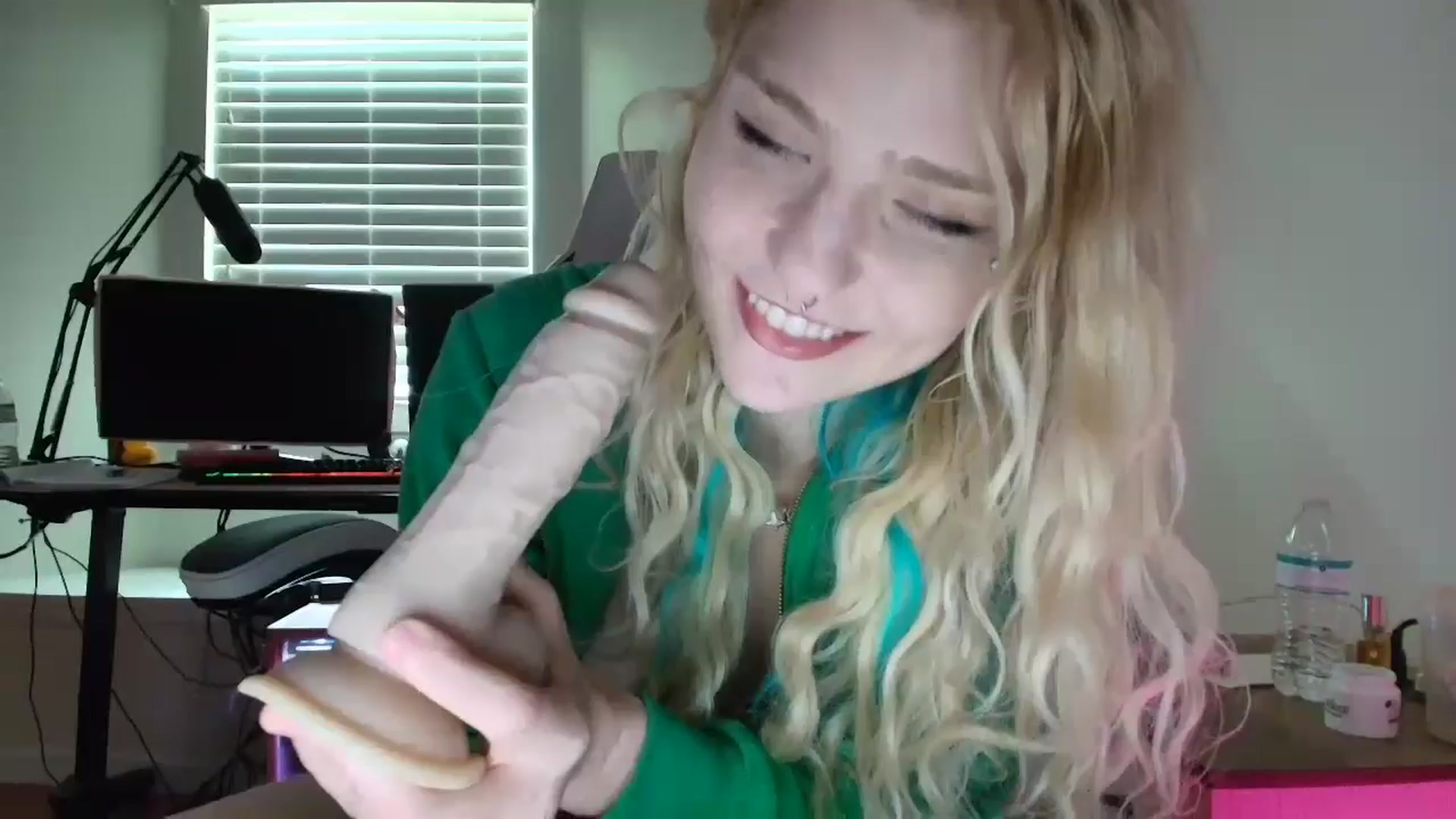 Gallery image thumbnail from DuckChan0's myfreecams stream on, 06/12/2025, 15:43 image 1 of 20
