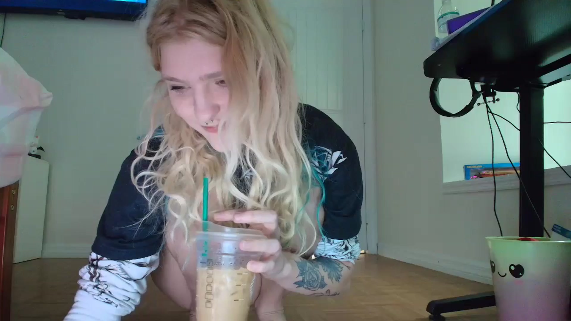 Gallery image thumbnail from DuckChan0's myfreecams stream on, 06/13/2025, 14:30 image 20 of 20