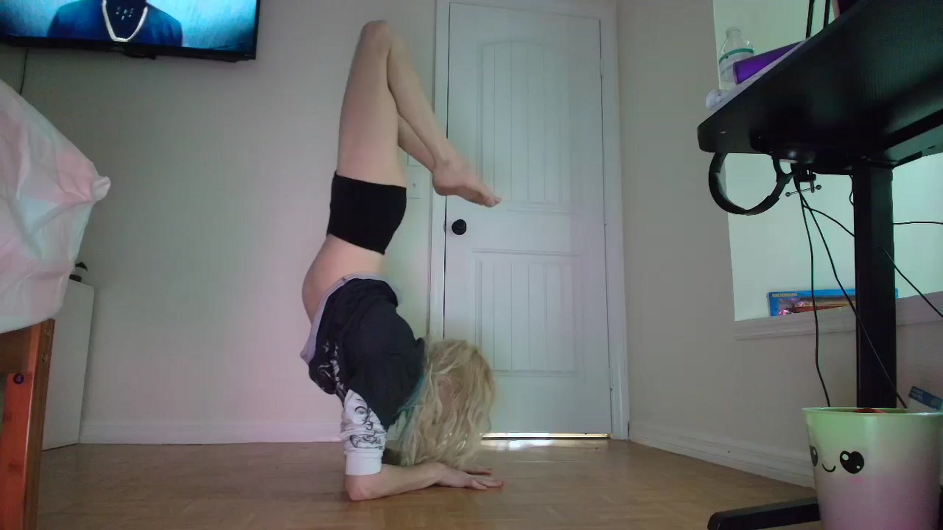 Gallery image thumbnail from DuckChan0's myfreecams stream on, 06/13/2025, 14:30 image 14 of 20