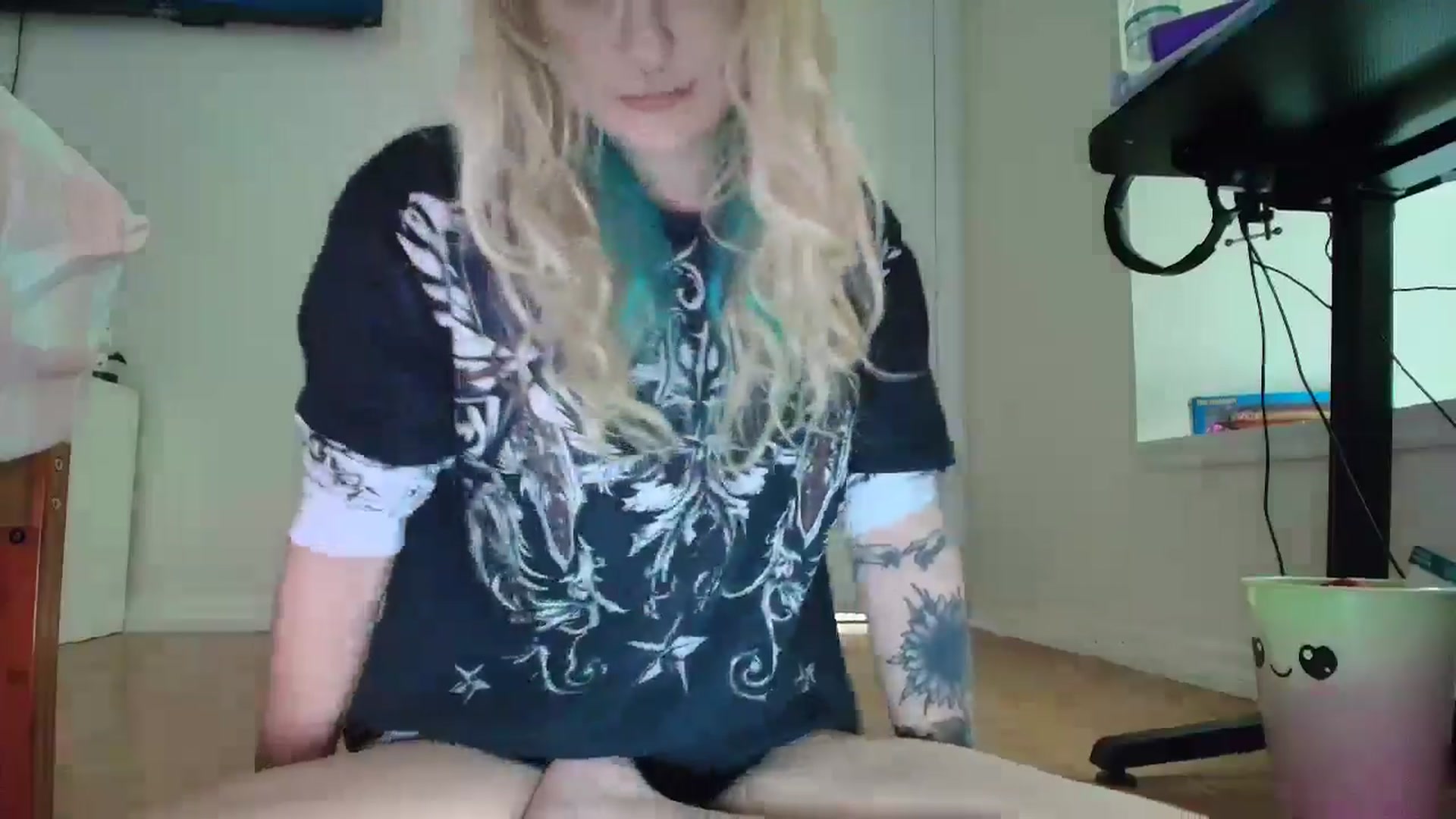 Gallery image thumbnail from DuckChan0's myfreecams stream on, 06/13/2025, 14:30 image 18 of 20