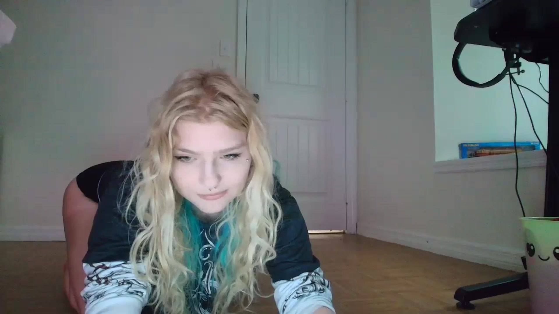 Gallery image thumbnail from DuckChan0's myfreecams stream on, 06/13/2025, 14:30 image 7 of 20