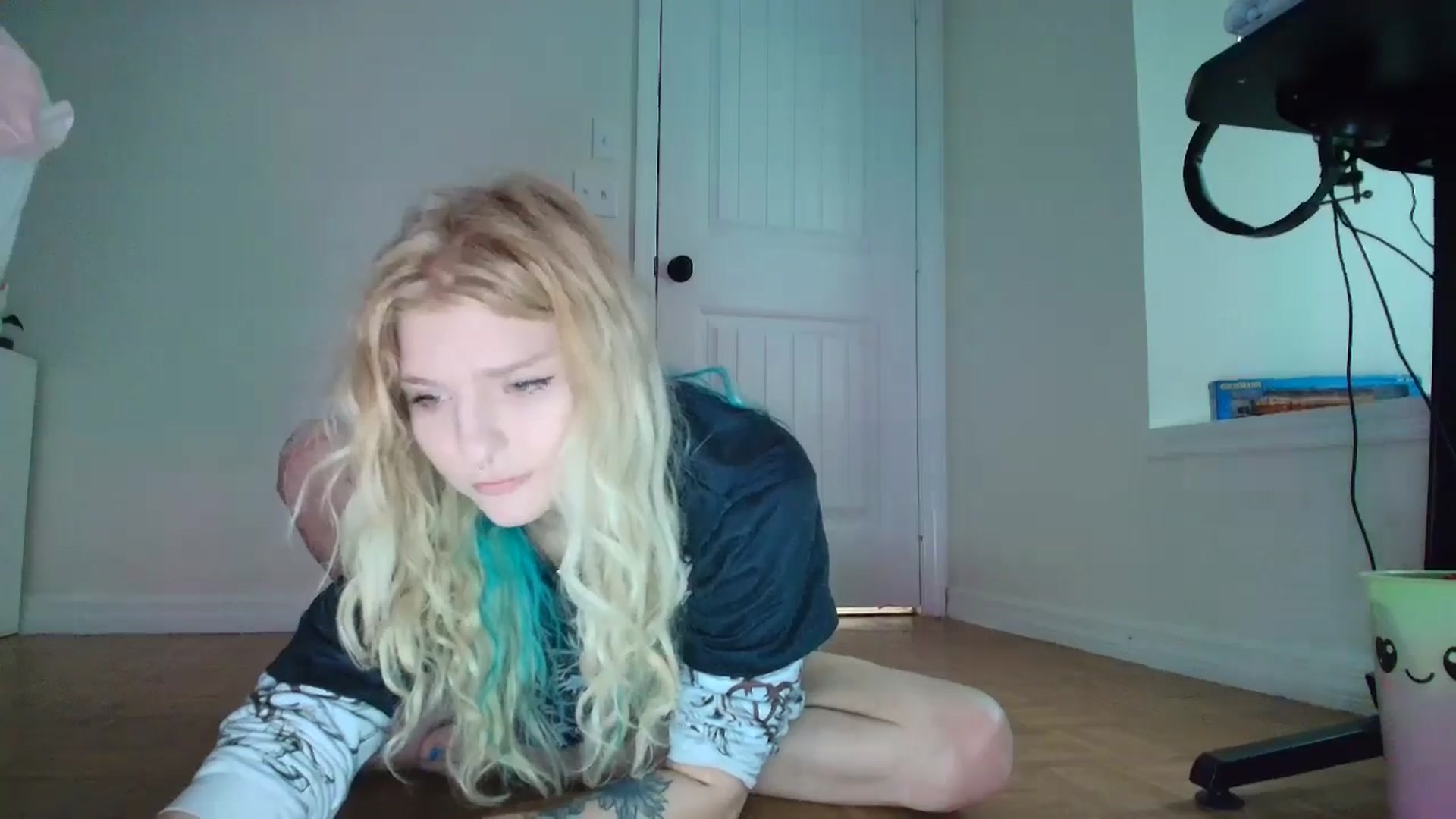 Gallery image thumbnail from DuckChan0's myfreecams stream on, 06/13/2025, 14:30 image 11 of 20