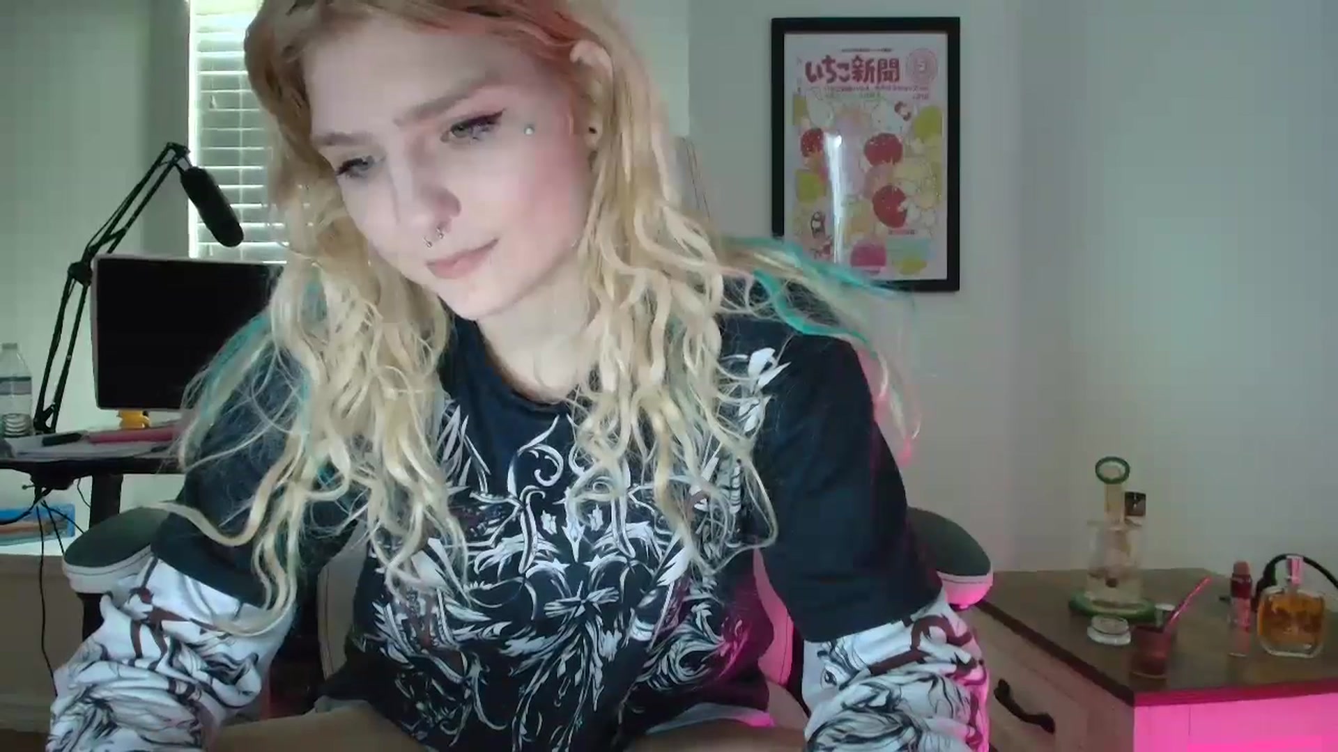 Gallery image thumbnail from DuckChan0's myfreecams stream on, 06/13/2025, 15:39 image 10 of 20