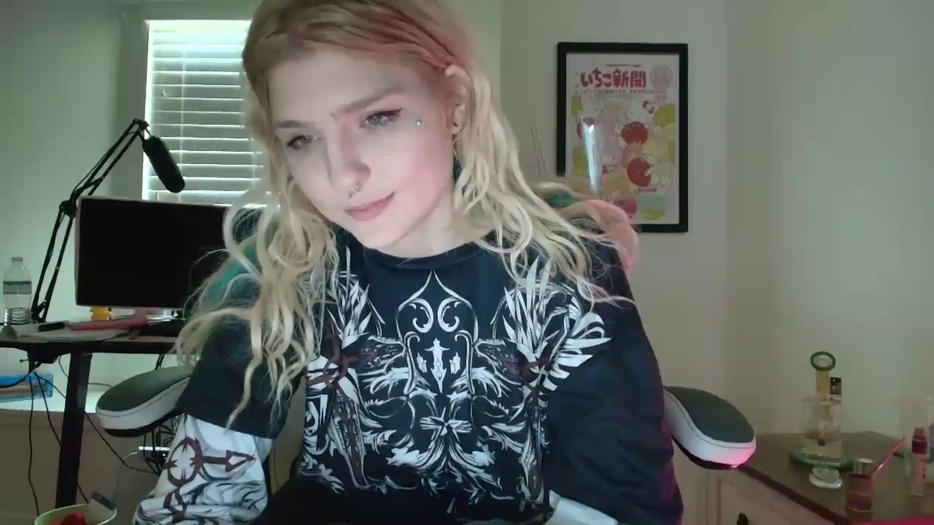 Gallery image thumbnail from DuckChan0's myfreecams stream on, 06/13/2025, 15:39 image 17 of 20