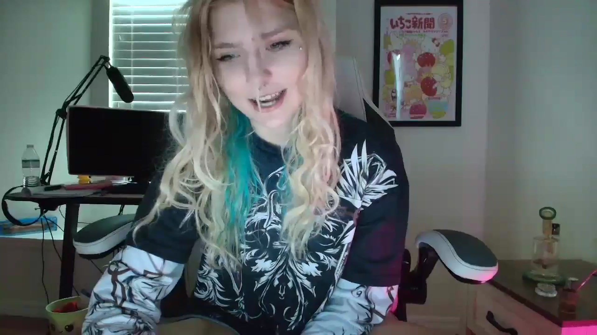 Gallery image thumbnail from DuckChan0's myfreecams stream on, 06/13/2025, 15:39 image 16 of 20