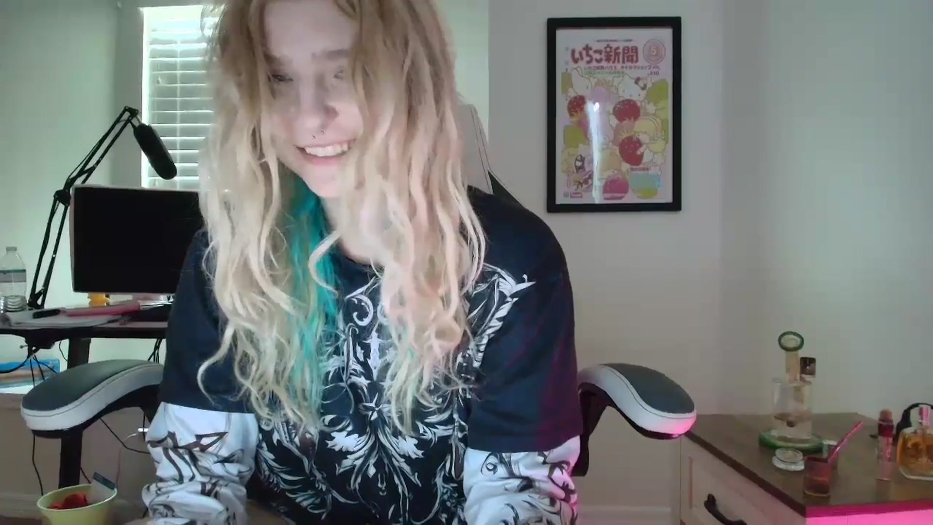Gallery image thumbnail from DuckChan0's myfreecams stream on, 06/13/2025, 15:39 image 11 of 20