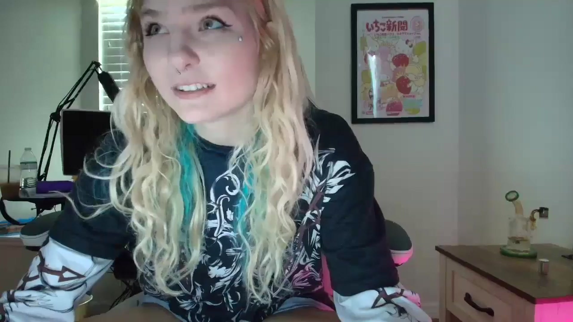 Gallery image thumbnail from DuckChan0's myfreecams stream on, 06/13/2025, 15:39 image 4 of 20