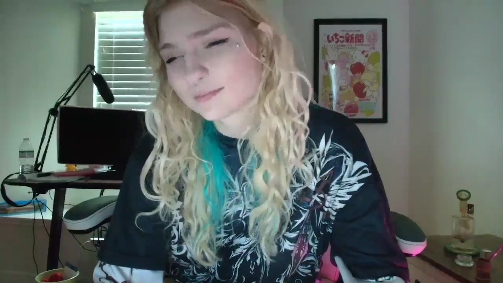 Gallery image thumbnail from DuckChan0's myfreecams stream on, 06/13/2025, 15:39 image 15 of 20