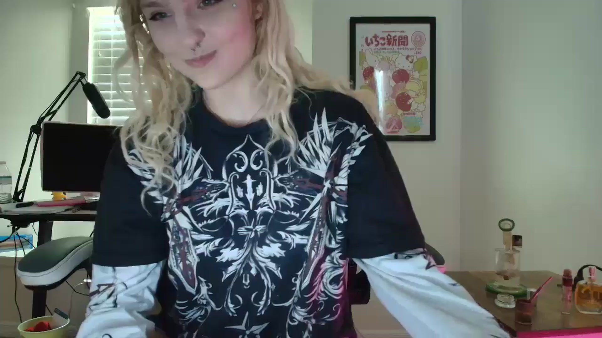 Gallery image thumbnail from DuckChan0's myfreecams stream on, 06/13/2025, 15:39 image 14 of 20