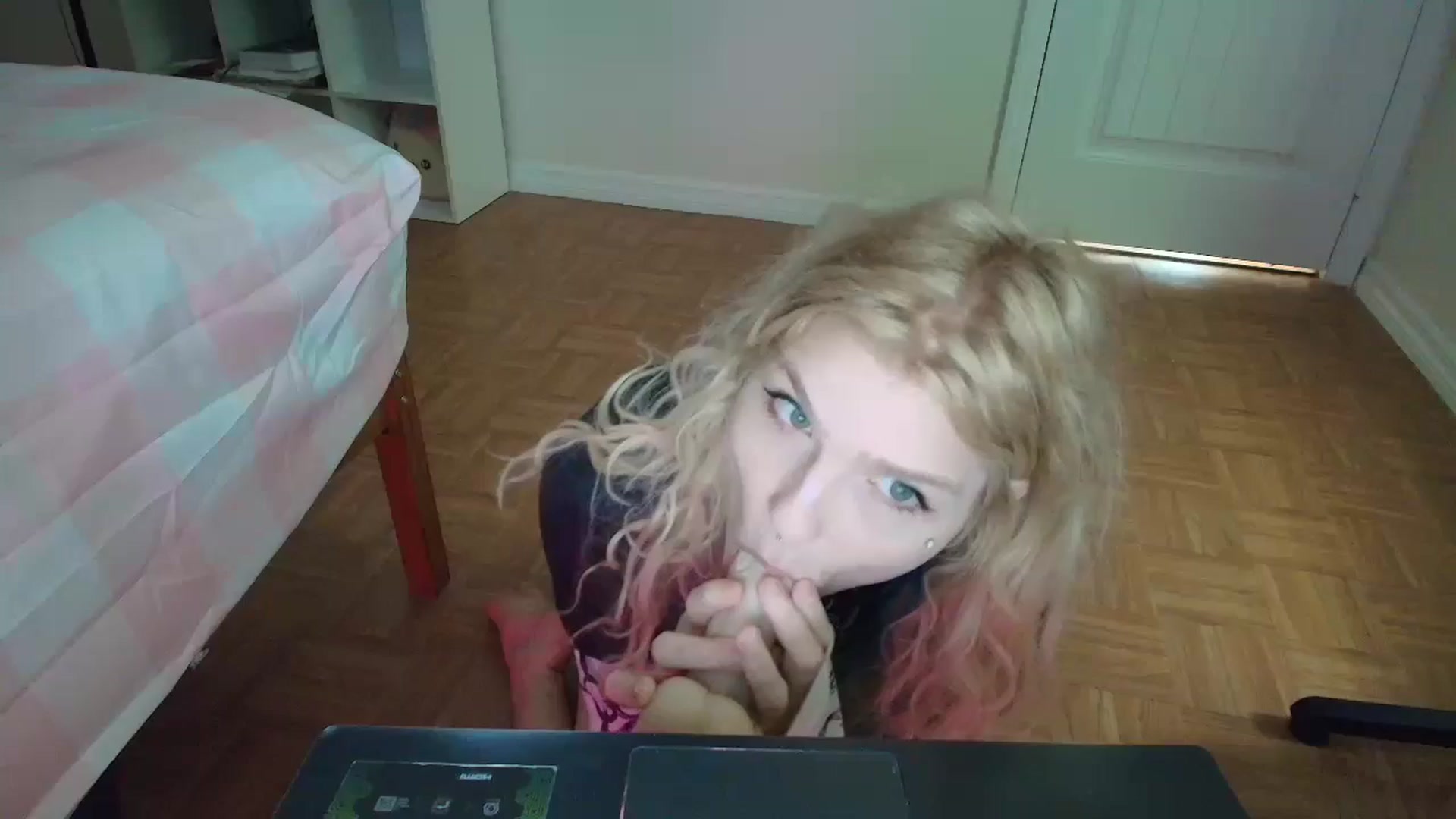 Gallery image thumbnail from DuckChan0's myfreecams stream on, 06/13/2025, 15:39 image 1 of 20
