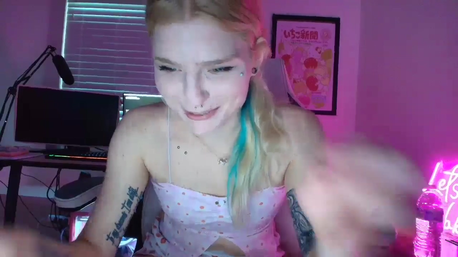 Gallery image thumbnail from DuckChan0's myfreecams stream on, 06/14/2025, 24:03 image 5 of 20