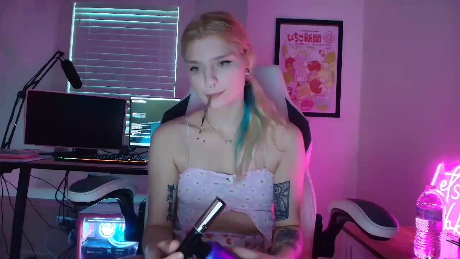Gallery image thumbnail from DuckChan0's myfreecams stream on, 06/14/2025, 24:03 image 1 of 20