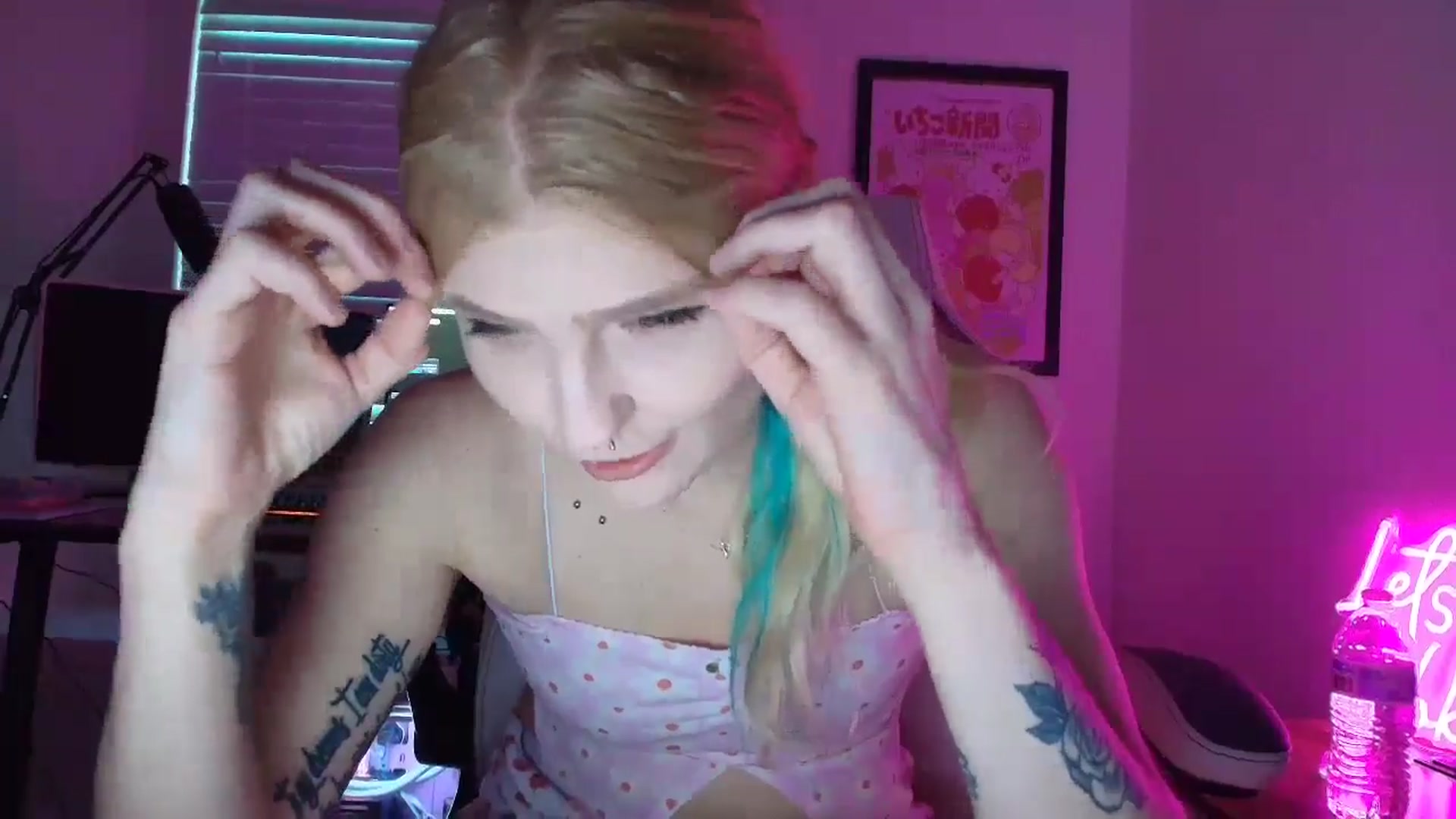 Gallery image thumbnail from DuckChan0's myfreecams stream on, 06/14/2025, 24:03 image 10 of 20
