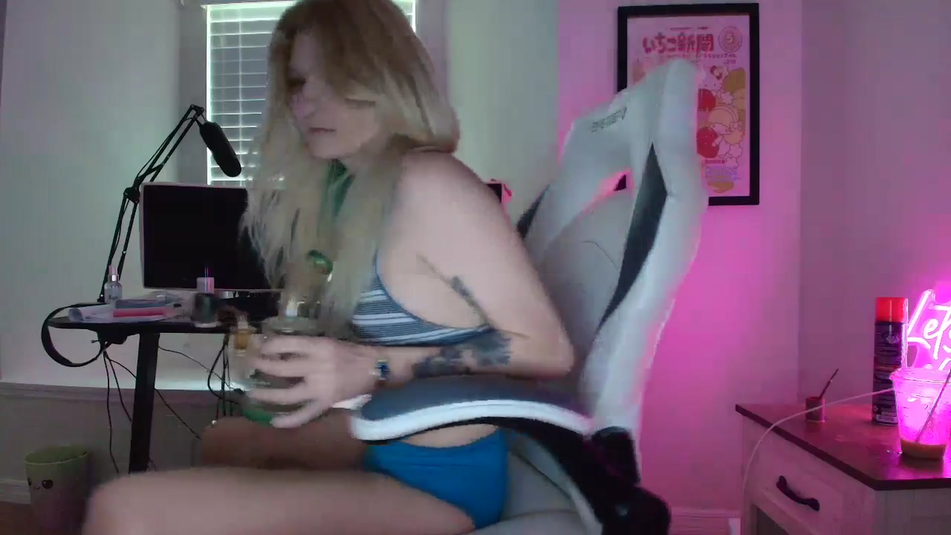Gallery image thumbnail from DuckChan0's myfreecams stream on, 06/14/2025, 16:18 image 7 of 20