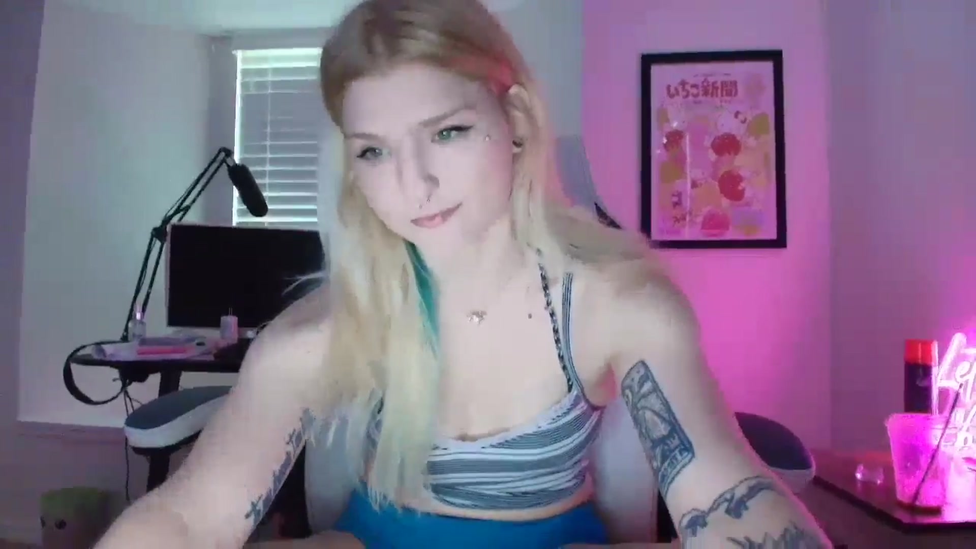 Gallery image thumbnail from DuckChan0's myfreecams stream on, 06/14/2025, 16:18 image 11 of 20